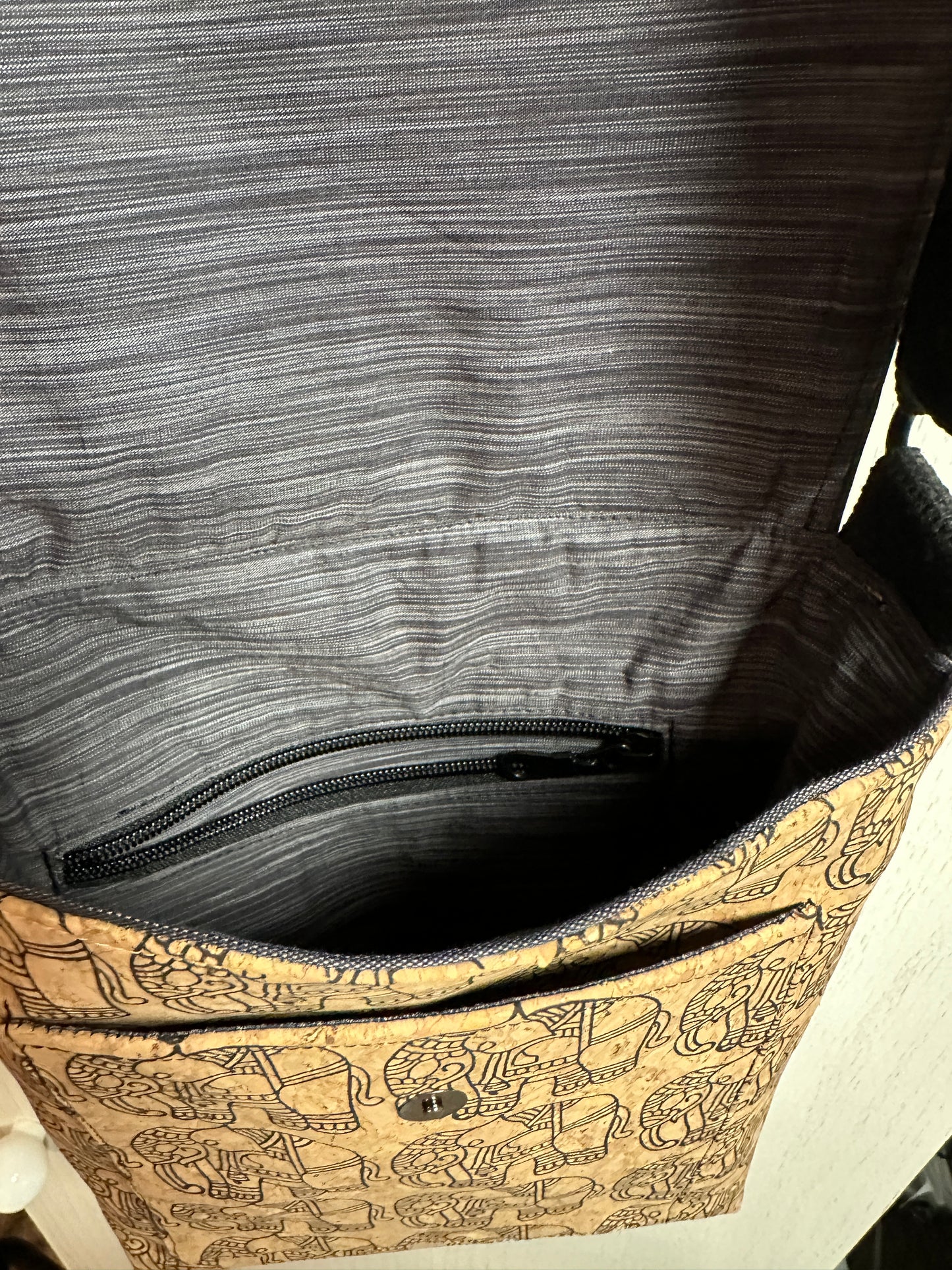 Black/Elephant Cork Craggan Messenger Bag